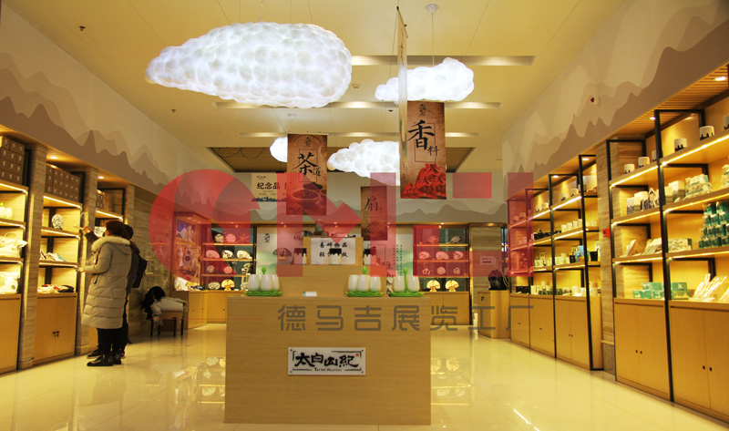 太白山紀遊服中心展櫃製作效果展示